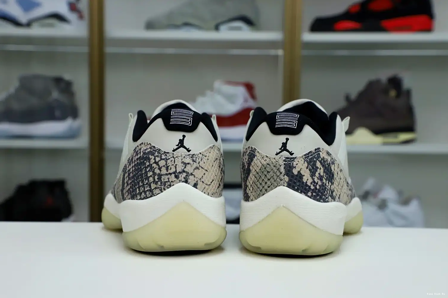 AIR 11 JORDAN LIGHT LOW SNAKESKIN Kimikick BONE 0720